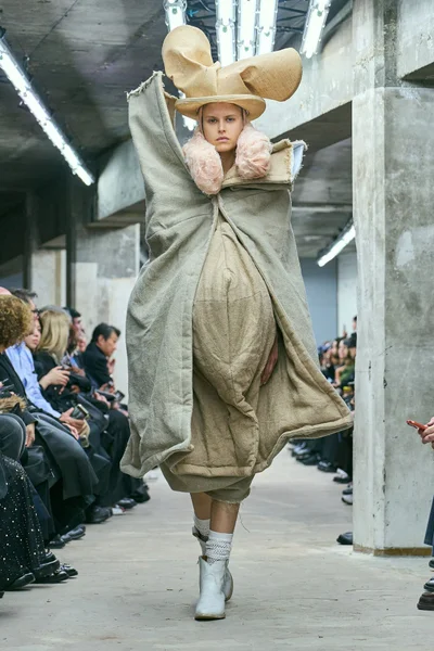 Look 15